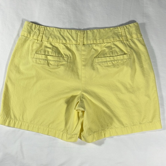 LOFT womens bright yellow basic flat front 5.5" inseam chino shorts - size 6 - Picture 3 of 9
